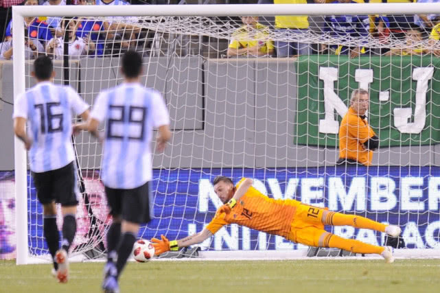 热身赛-阿根廷0-0哥伦比亚 救火主帅两战不败伊卡尔迪失良机
